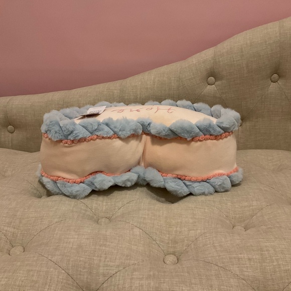 Shabby chic Heart Shaped Cake Decorative Accent Pillow - Picture 3 of 3